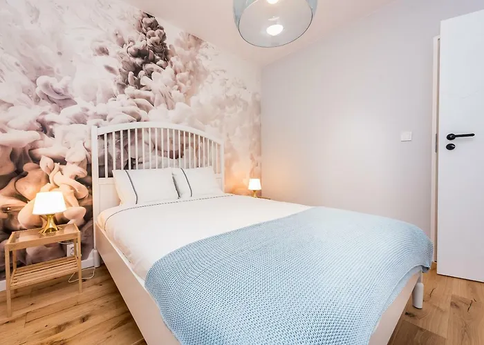 Modrzewiowa 12 * שצ'צ'ירק